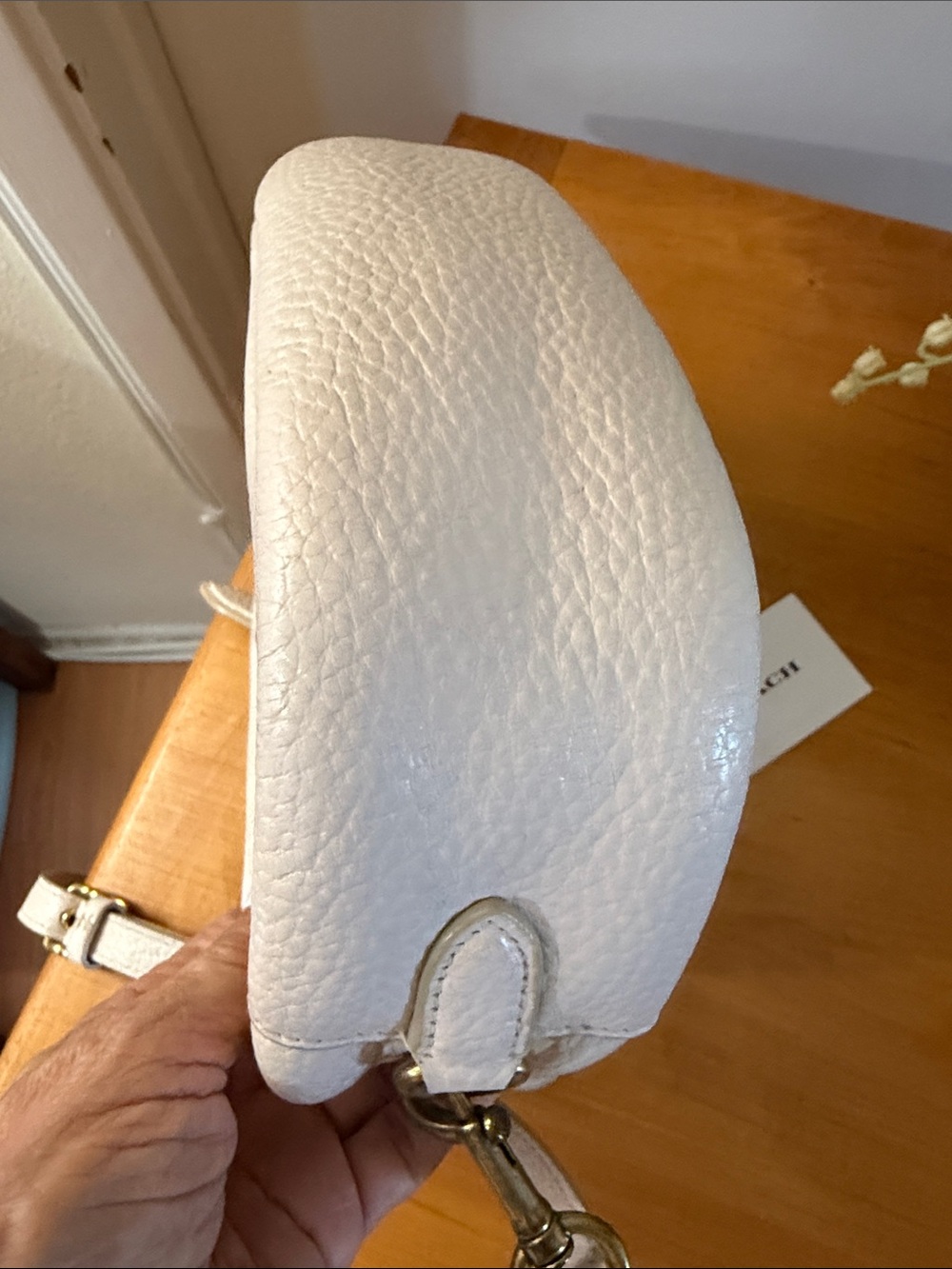 Coach Camera C5809 Cream Pebbled Leather Crossbody Bag with Turn-Lock Closure - Picture 9 of 16